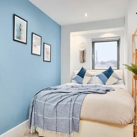 Large Duplex Penthouse In Leeds - Parking Leeds (West Yorkshire)