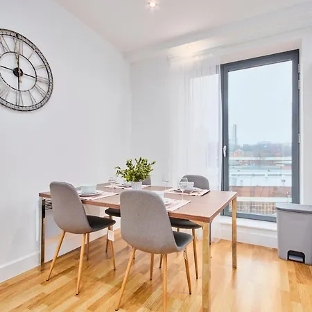 Large Duplex Penthouse In Leeds - Parking Leeds (West Yorkshire)